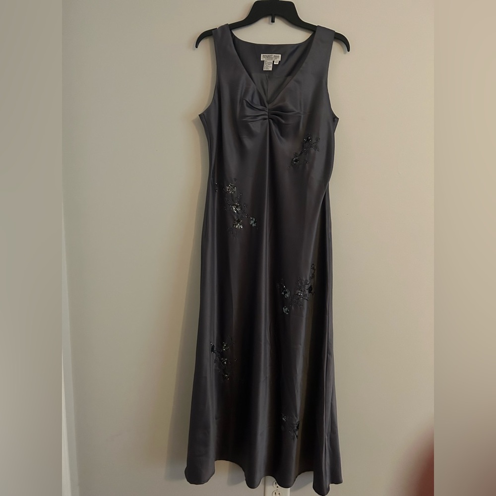 Elegant dress, with sequins and rhinestones applications.